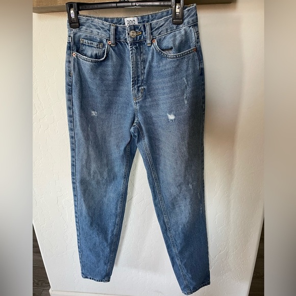 BDG Urban Outfitters| Mom Jeans, Lightly Distressed—Size 25••• - Picture 2 of 11